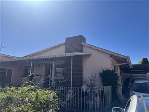 4 Bed House in Crown Gardens