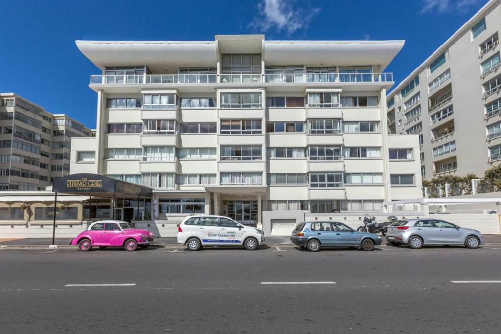 2 Bed Apartment in Mouille Point photo number 30