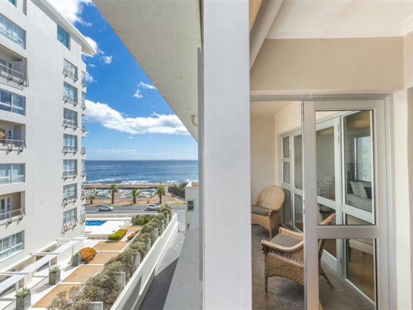 2 Bed Apartment in Mouille Point