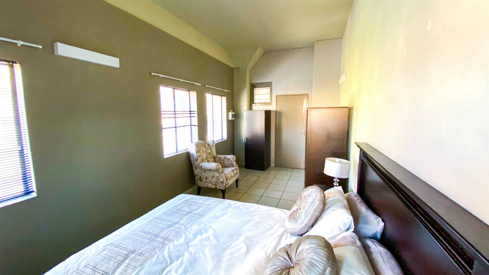 Studio apartment in New Doornfontein photo number 2