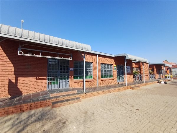 290  m² Industrial space