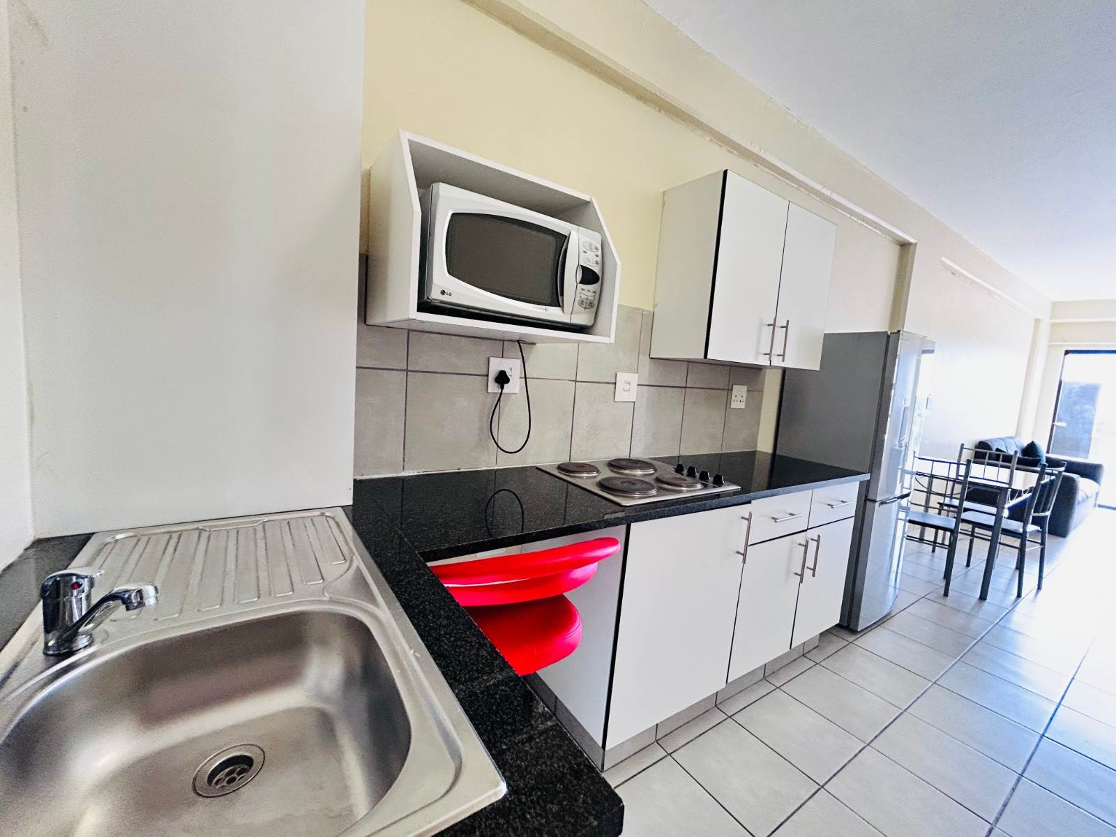 2 Bed Apartment in Kempton Park Central photo number 6