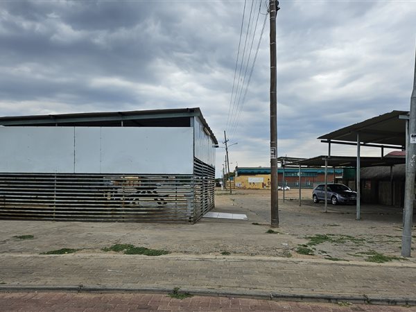 300  m² Commercial space in Seshego