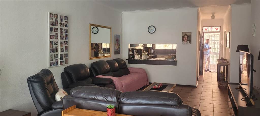 3 Bed Townhouse in New Redruth photo number 5