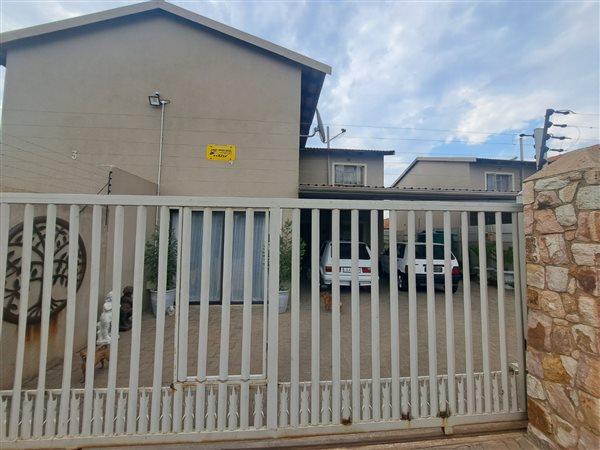 4 Bed Townhouse in Heidelberg Central