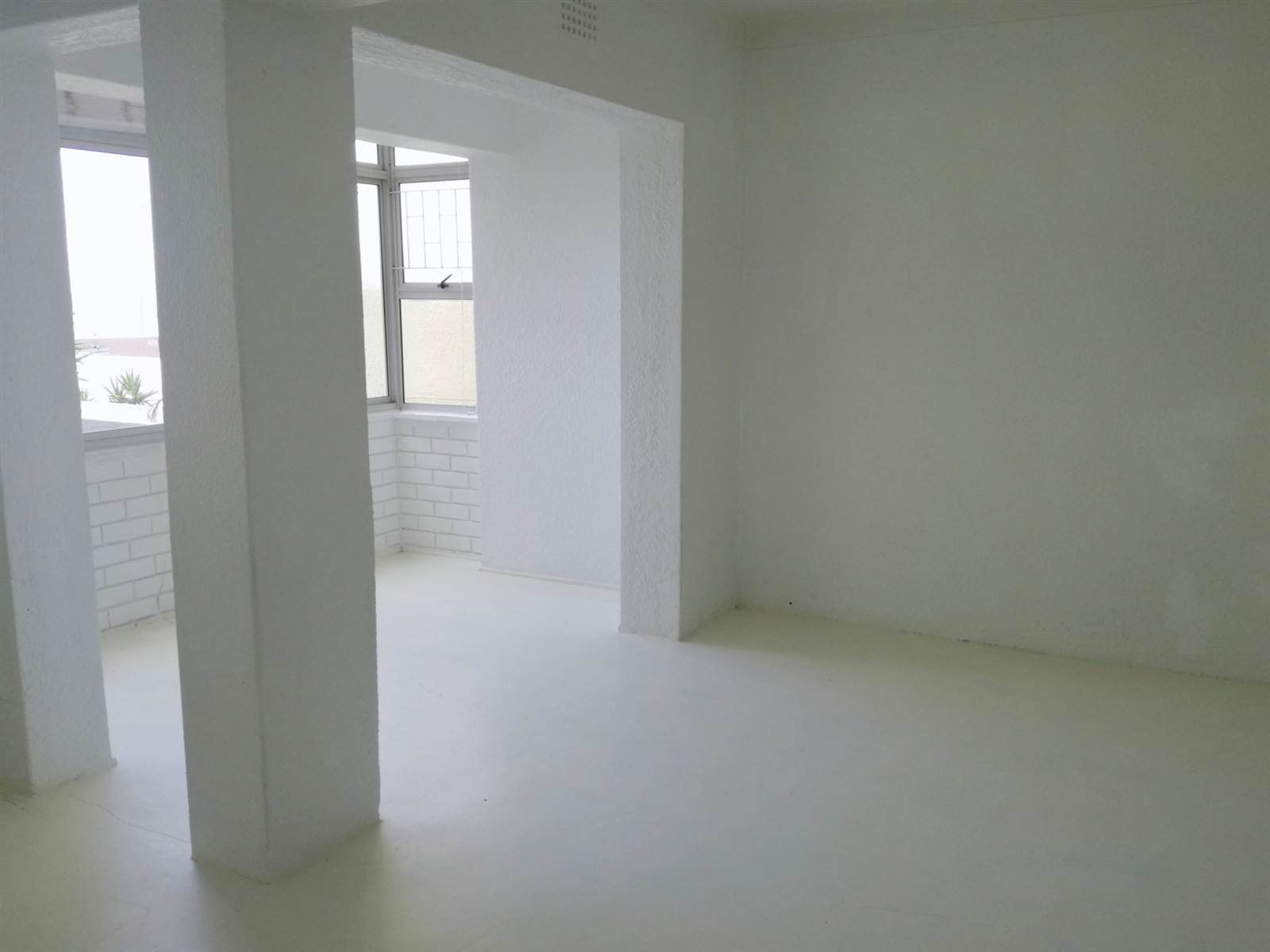 Studio Apartment in Mouille Point photo number 27