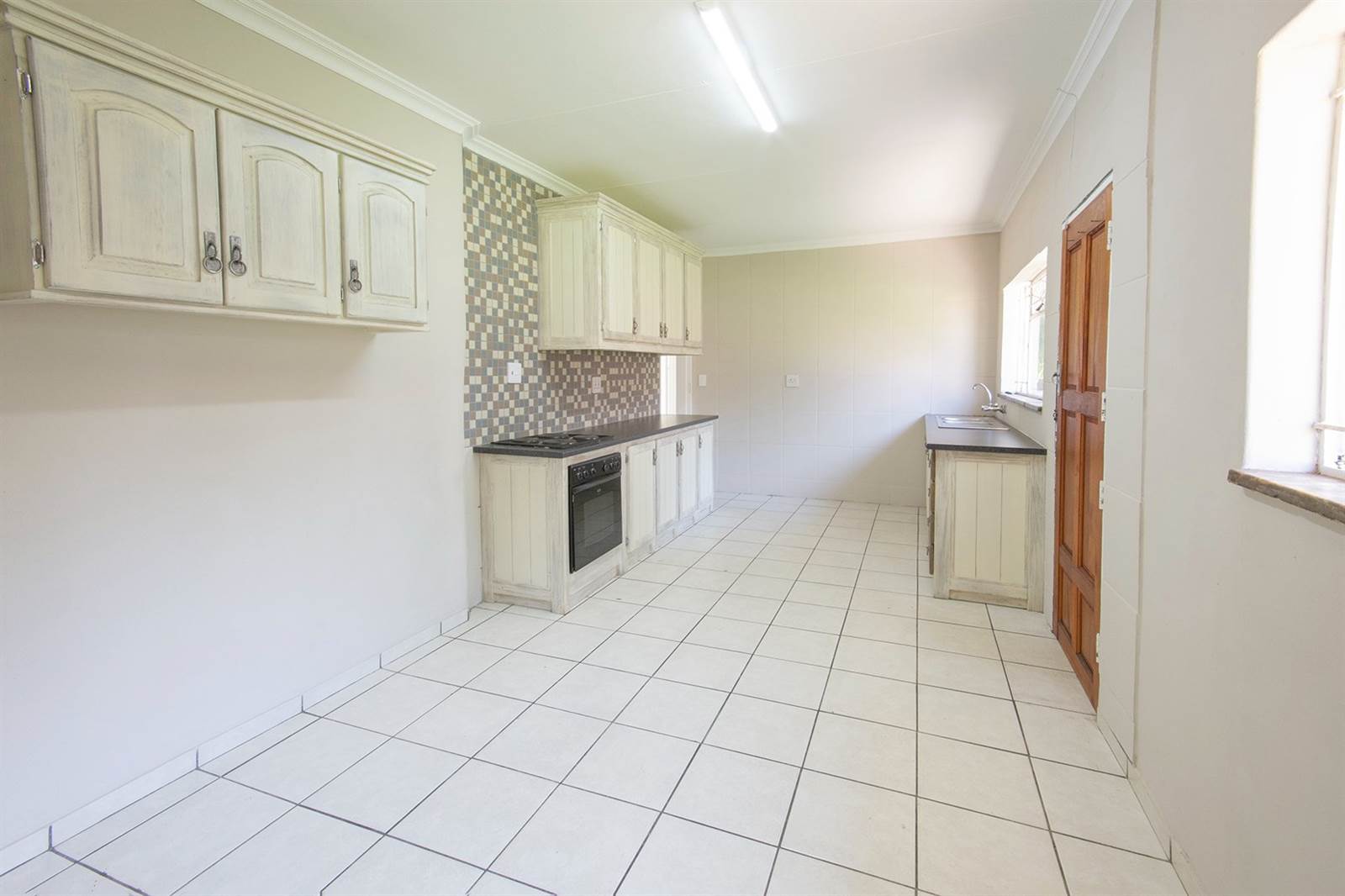 3 Bed House in Rensburg photo number 8