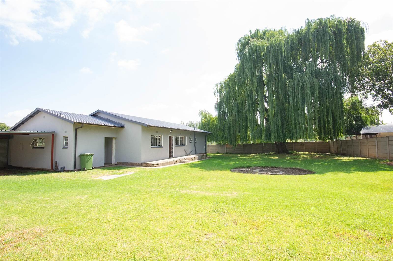 3 Bed House in Rensburg photo number 15