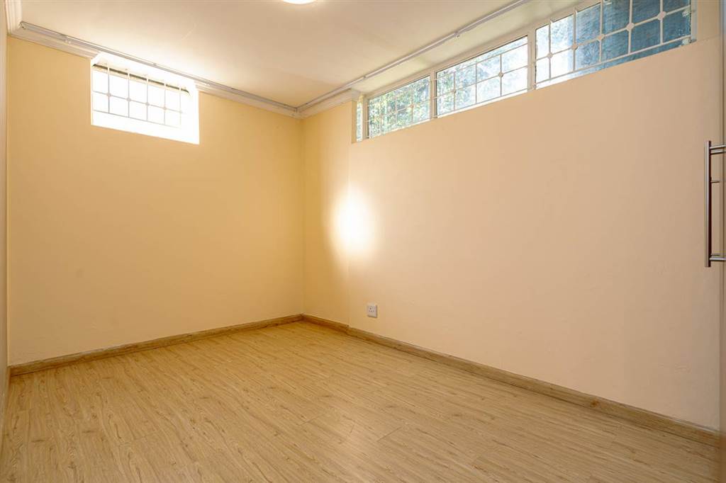 4 Bed Apartment in Benmore Gardens photo number 2
