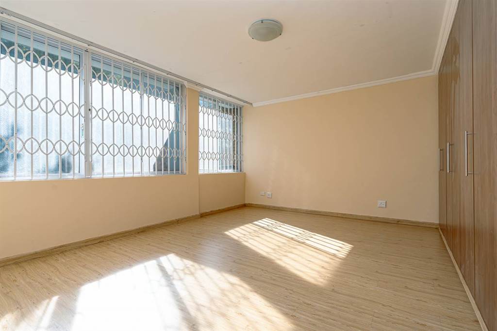 4 Bed Apartment in Benmore Gardens photo number 5