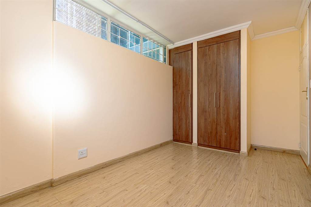 4 Bed Apartment in Benmore Gardens photo number 3