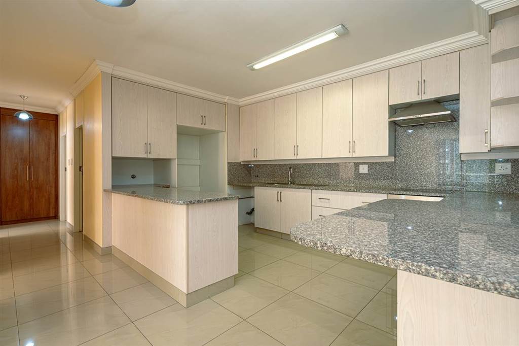 4 Bed Apartment in Benmore Gardens photo number 16