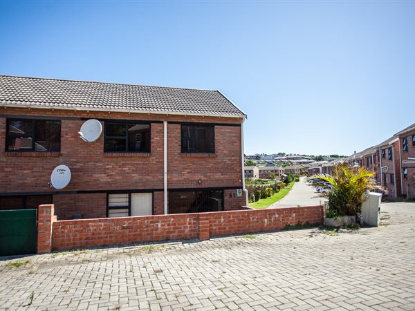 3 Bed Townhouse in Lovemore Park