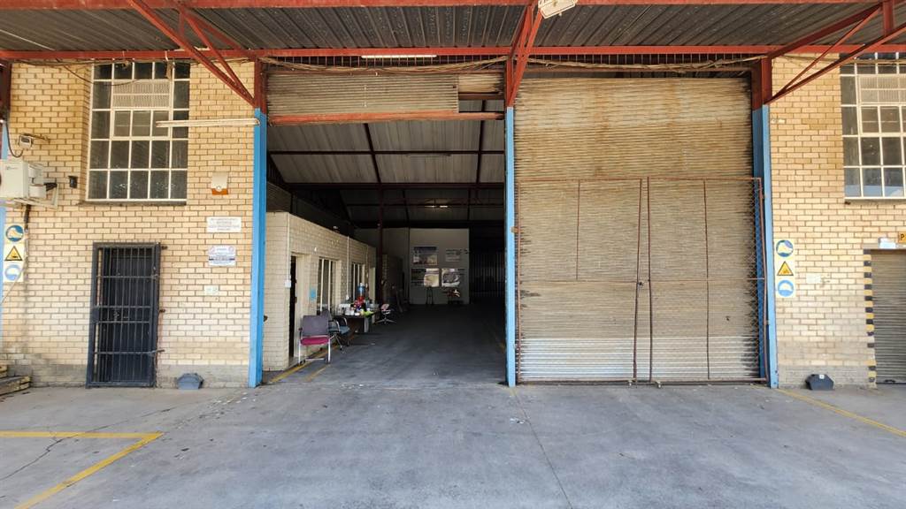 4765  m² Industrial space in Pretoria West photo number 2