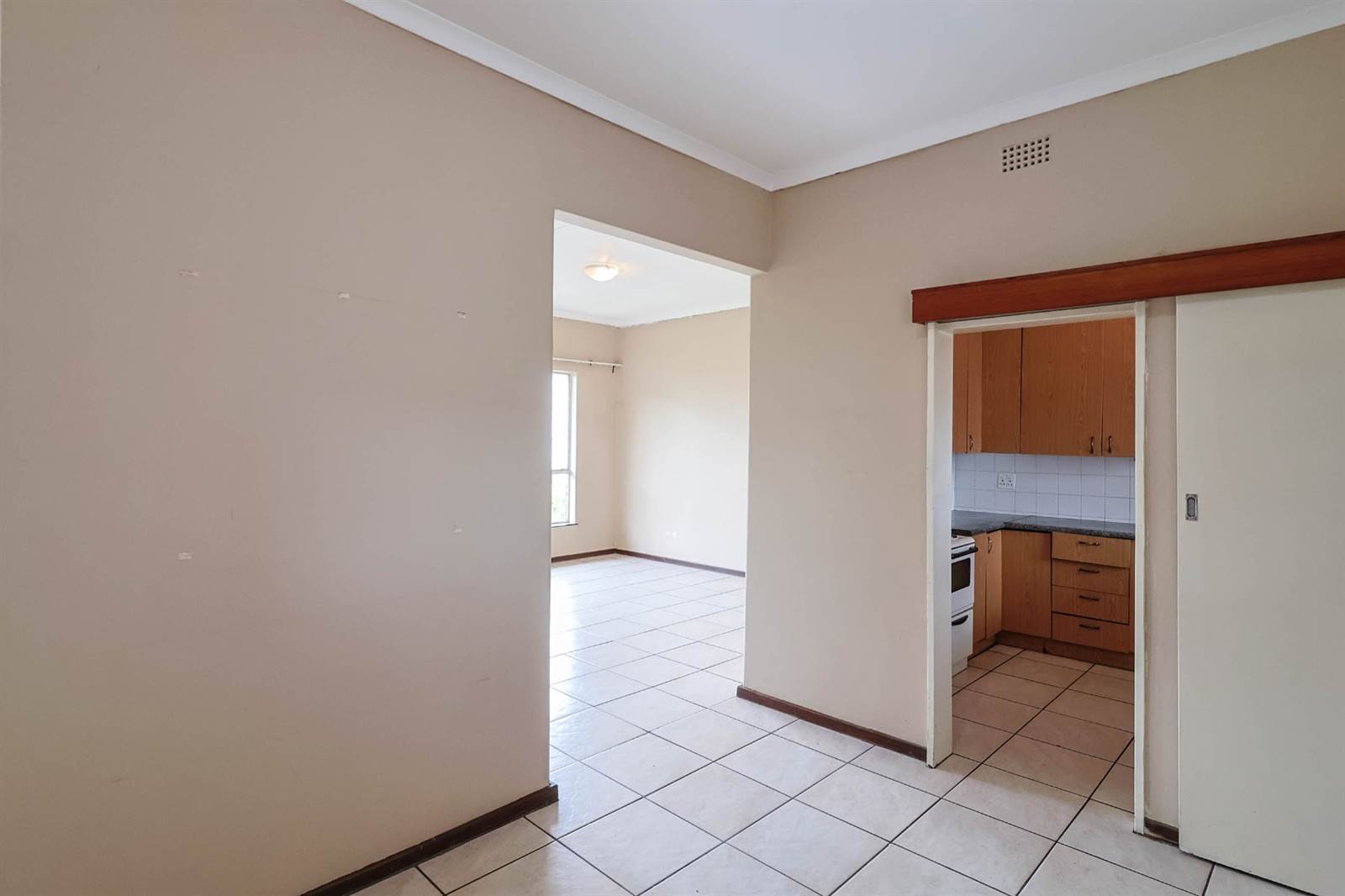 2 Bed Apartment in Horizon View photo number 8