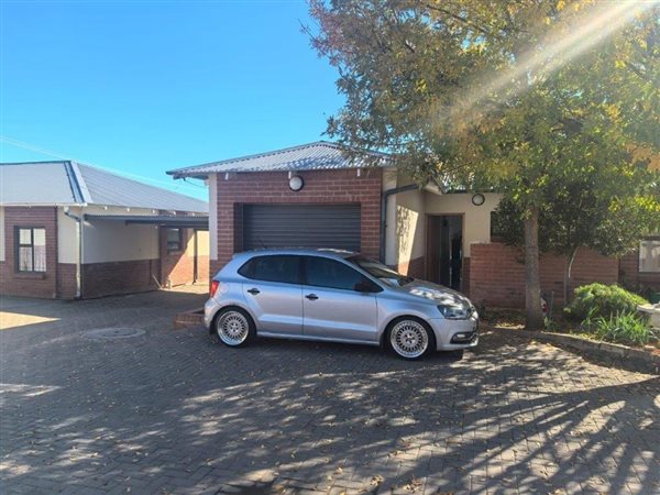 2 Bedroom Townhouse 2 Bedroom Townhouse