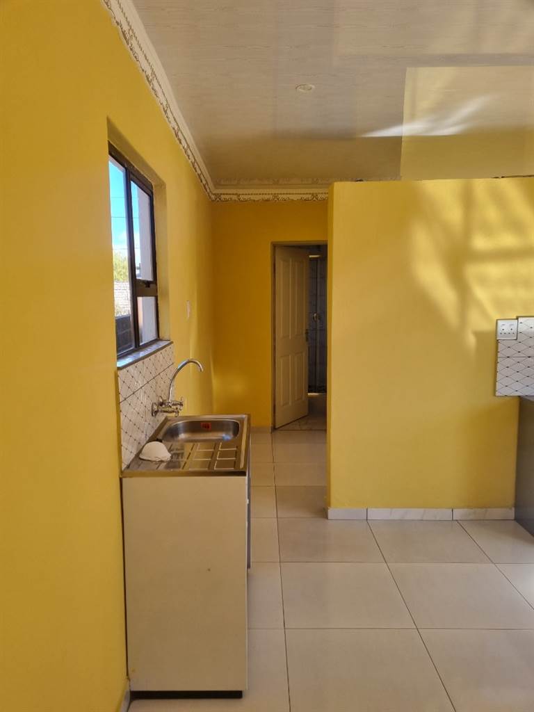 1 Bed Apartment in Postmasburg photo number 14