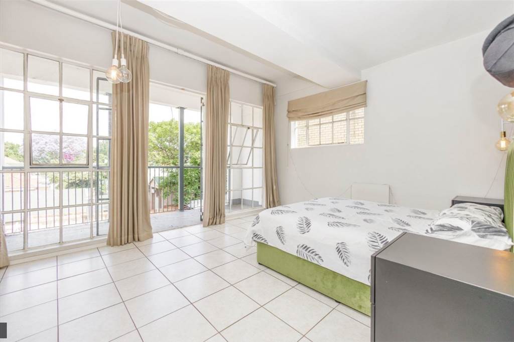 2 Bed Apartment in Greenside photo number 20