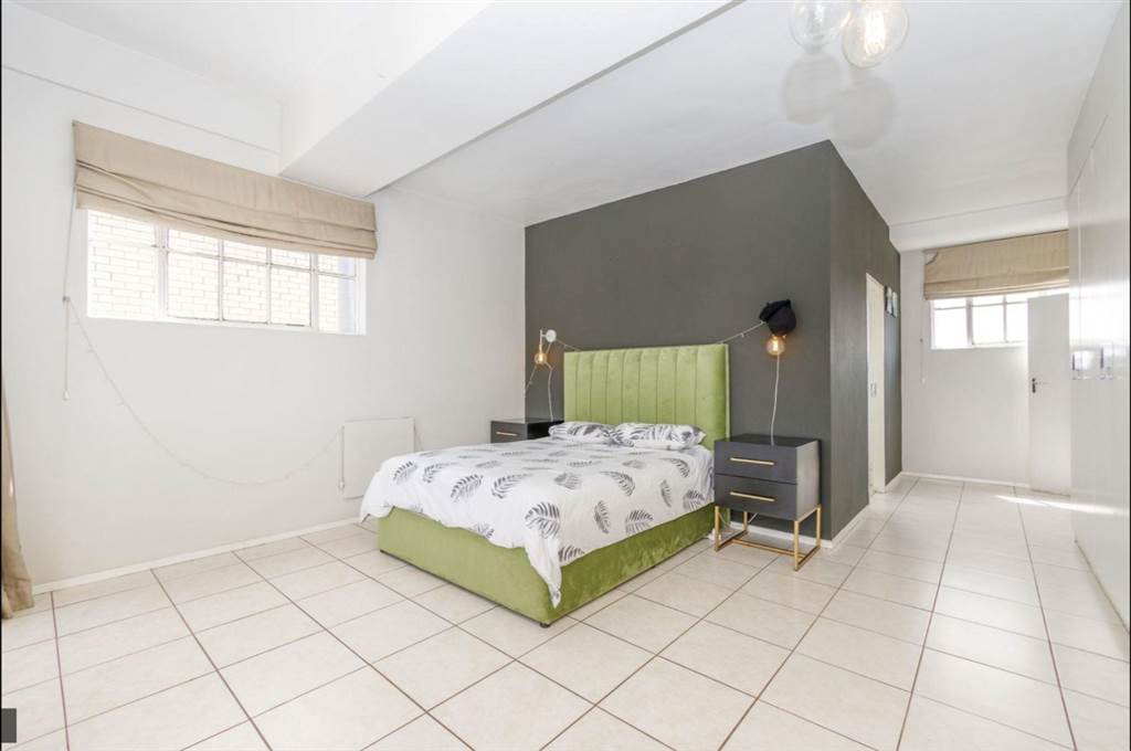 2 Bed Apartment in Greenside photo number 13