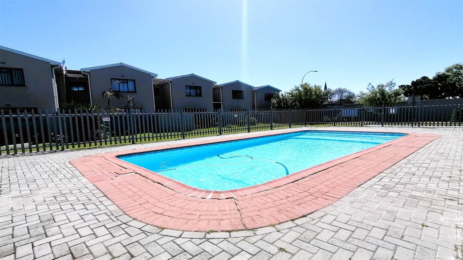 3 Bed Townhouse in Bracken Heights photo number 3