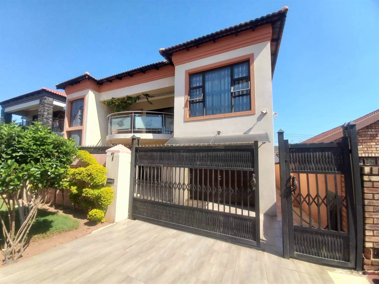 5 Bed House in Atteridgeville photo number 2
