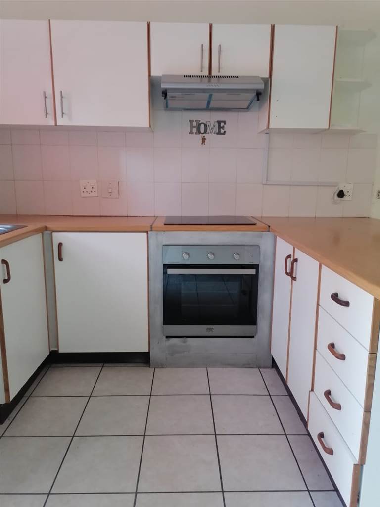 2 Bed Townhouse in Empangeni photo number 7