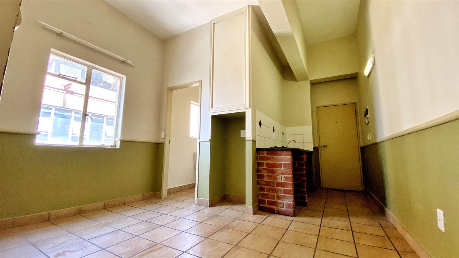 1 Bed Apartment in Johannesburg Central photo number 8