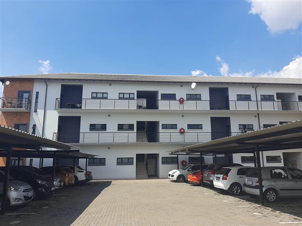 87  m² Commercial space in Silver Lakes