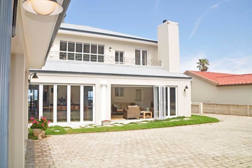 4 Bed House in Outeniqua Strand photo number 13