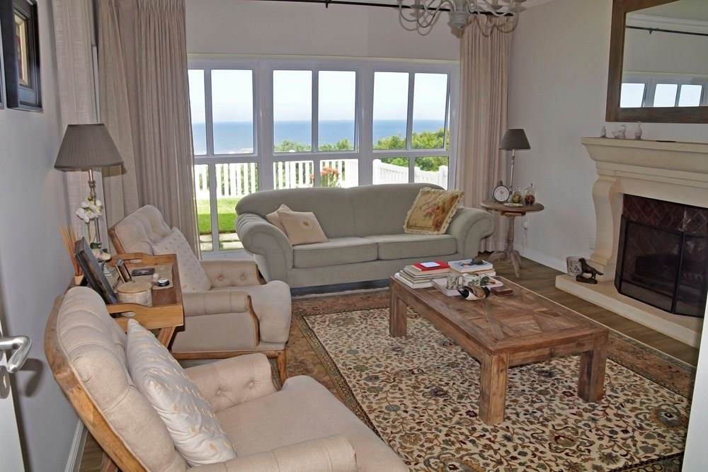 4 Bed House in Outeniqua Strand photo number 22