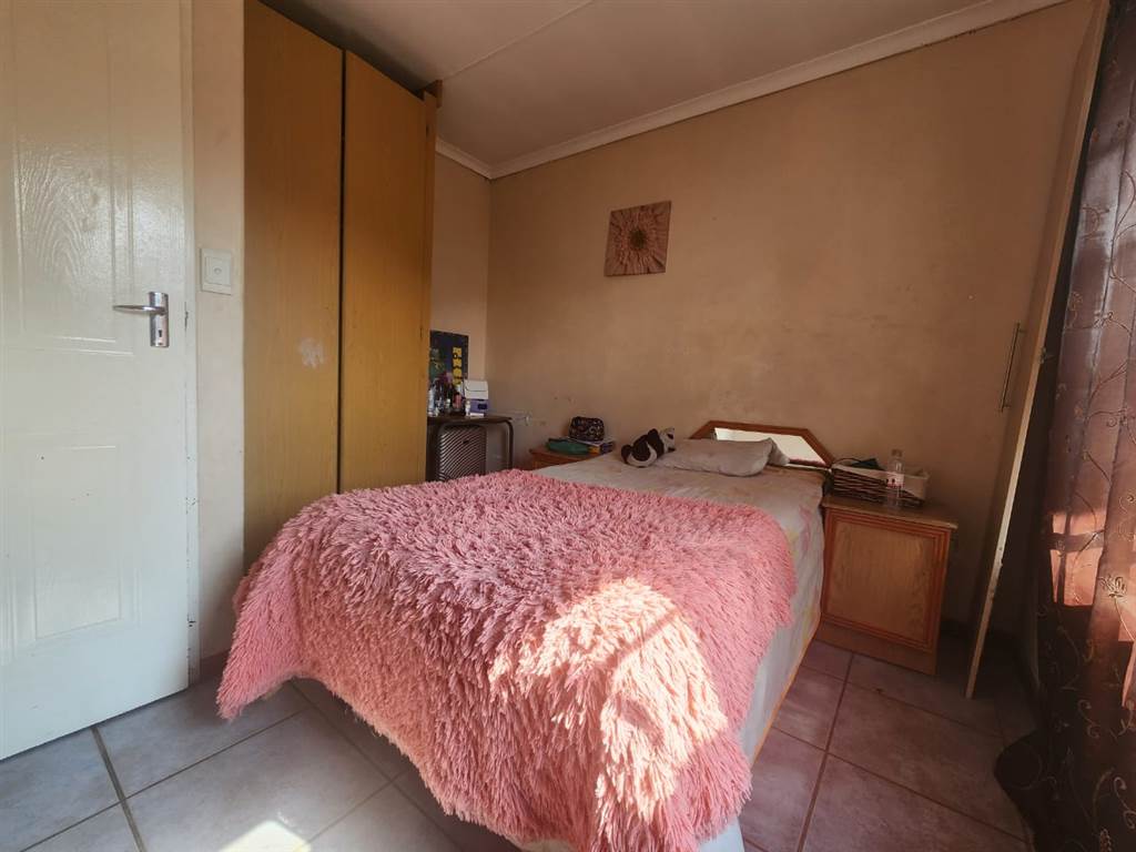 3 Bed House in Protea Park photo number 9