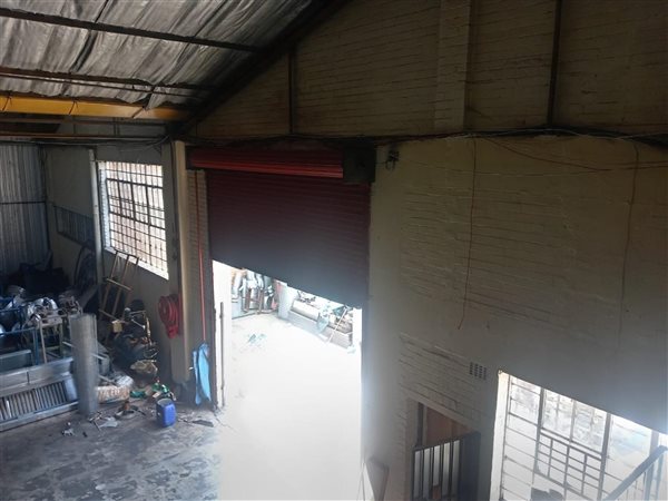 574 m² Industrial space 574 m² Industrial space