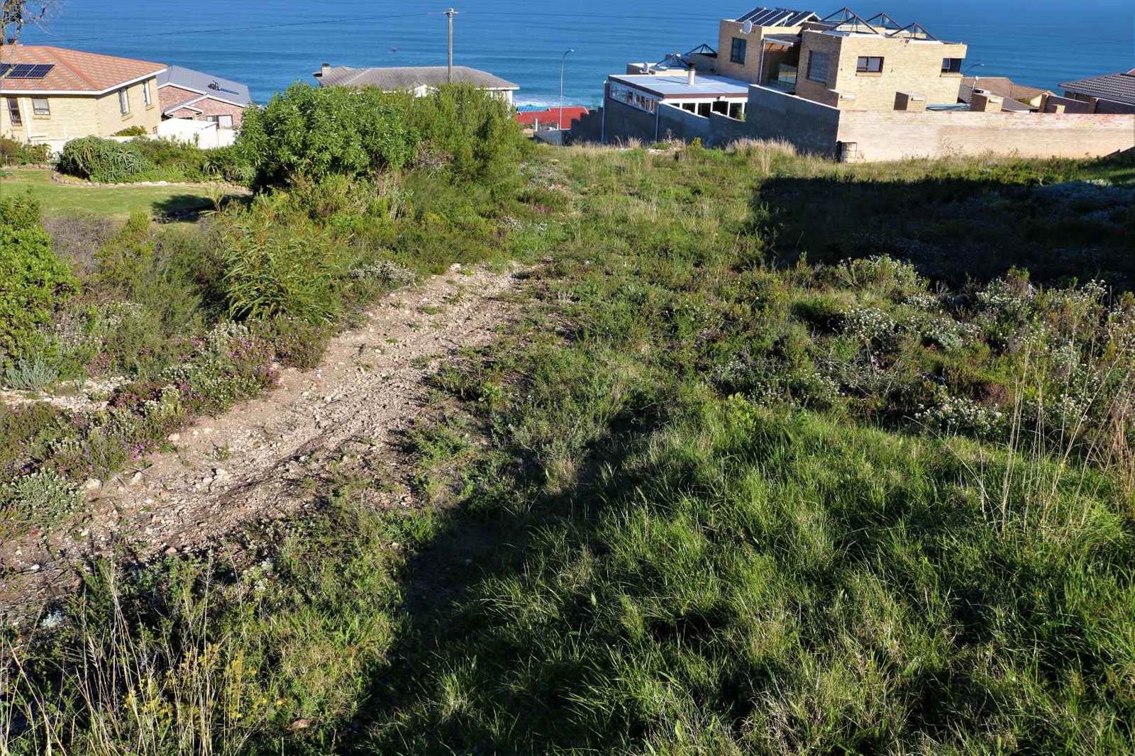 1052 m² Land available in Dana Bay photo number 6