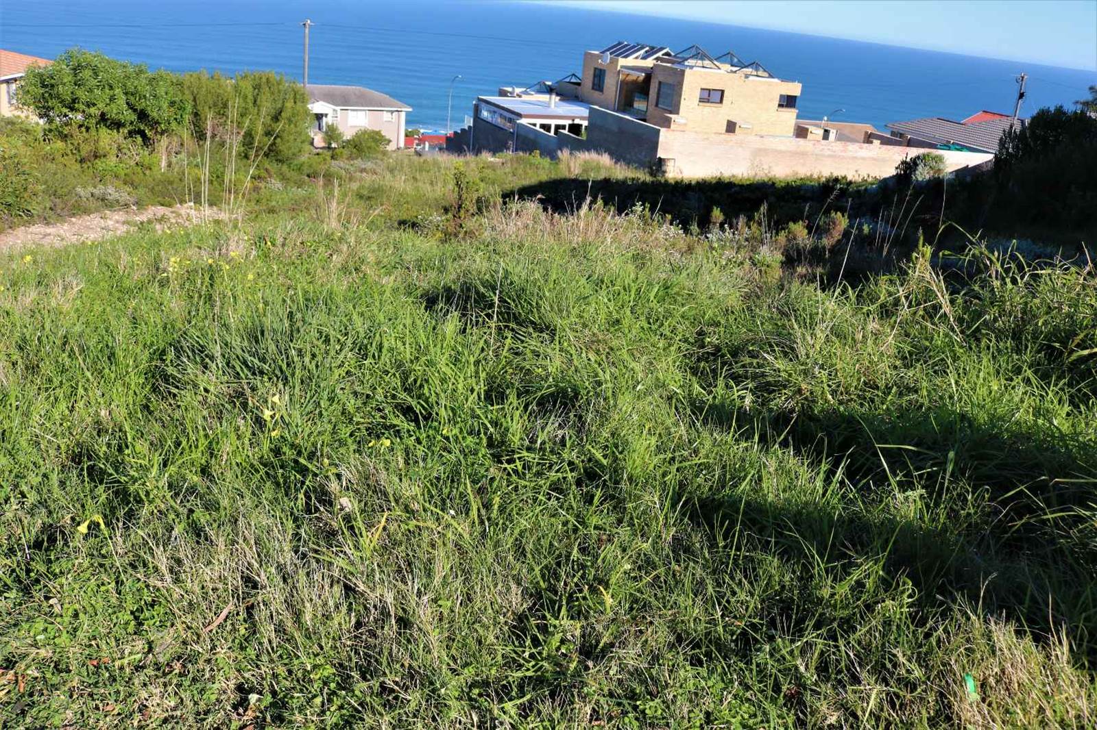 1052 m² Land available in Dana Bay photo number 9