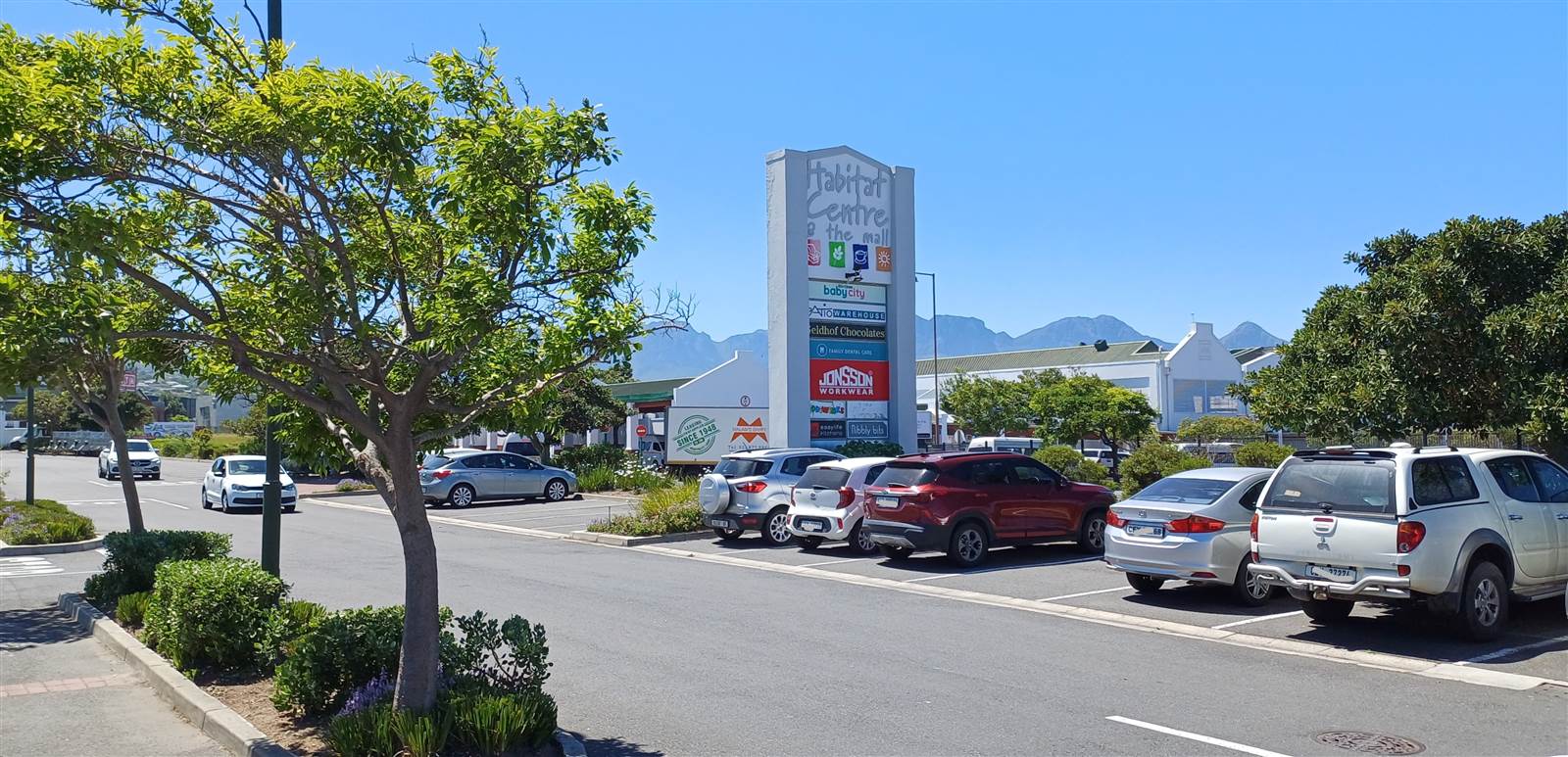 198  m² Commercial space in Somerset West Central photo number 1