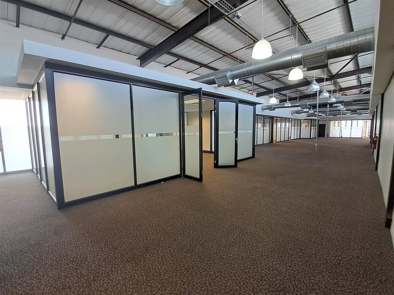 758  m² Commercial space in North Riding photo number 4
