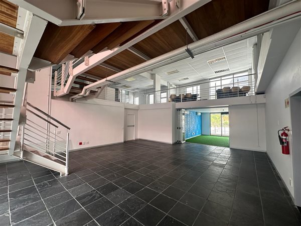 779  m² Commercial space