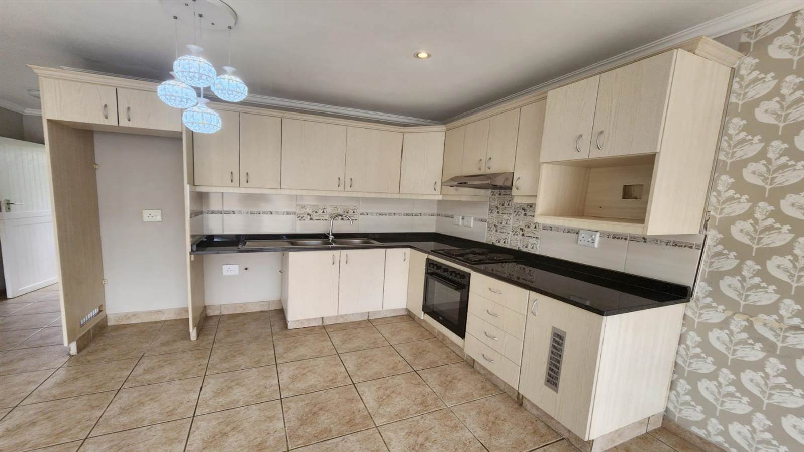 2 Bed Apartment in Mt Edgecombe photo number 6