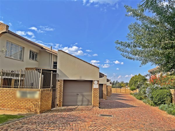 3 Bedroom Townhouse 3 Bedroom Townhouse