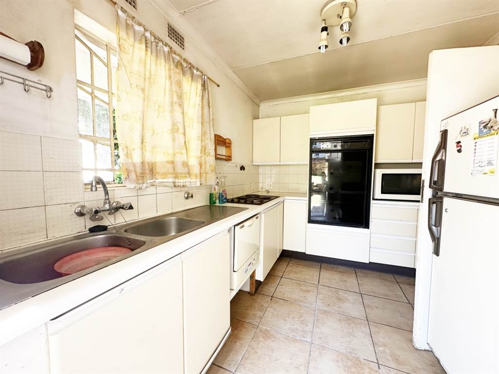 2 Bed House in Bryanston photo number 8