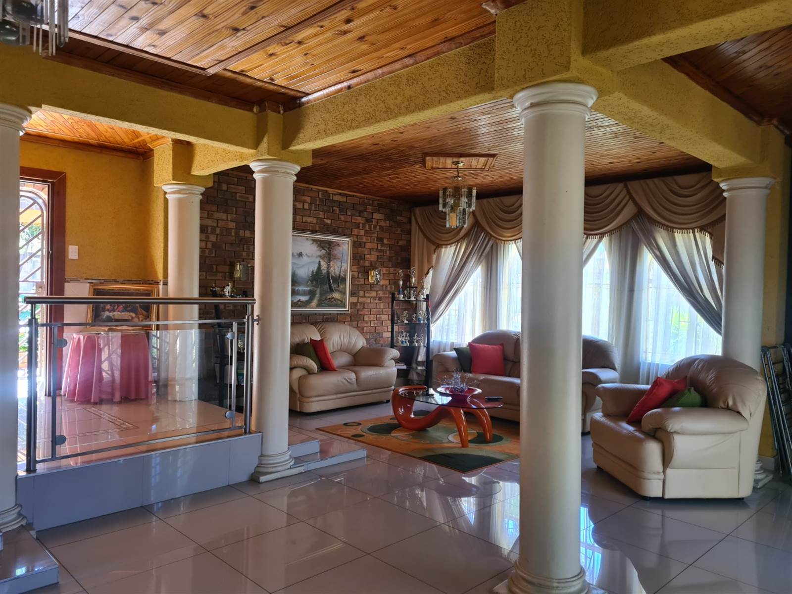 4 Bed House in Meredale photo number 15