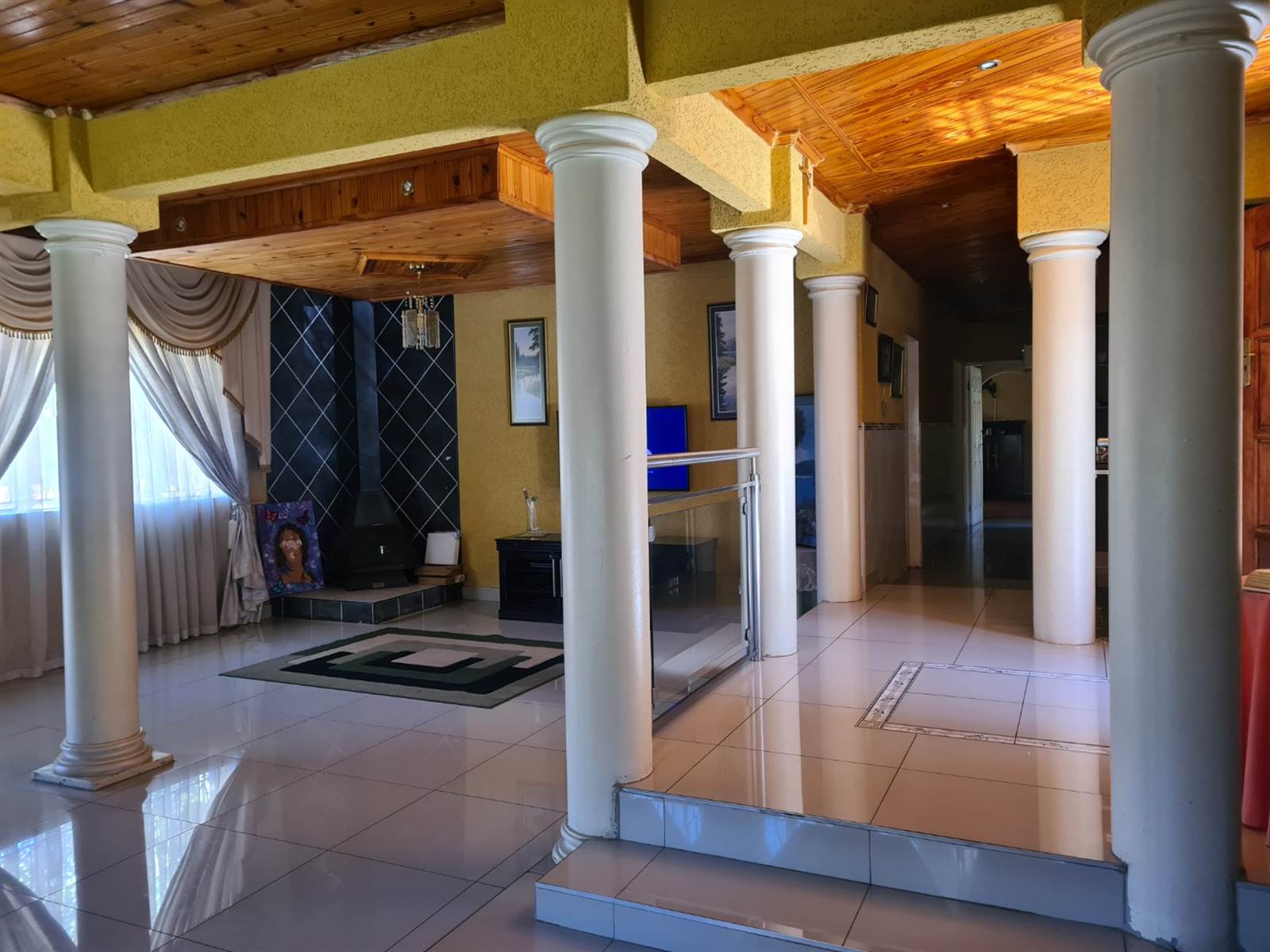 4 Bed House in Meredale photo number 17