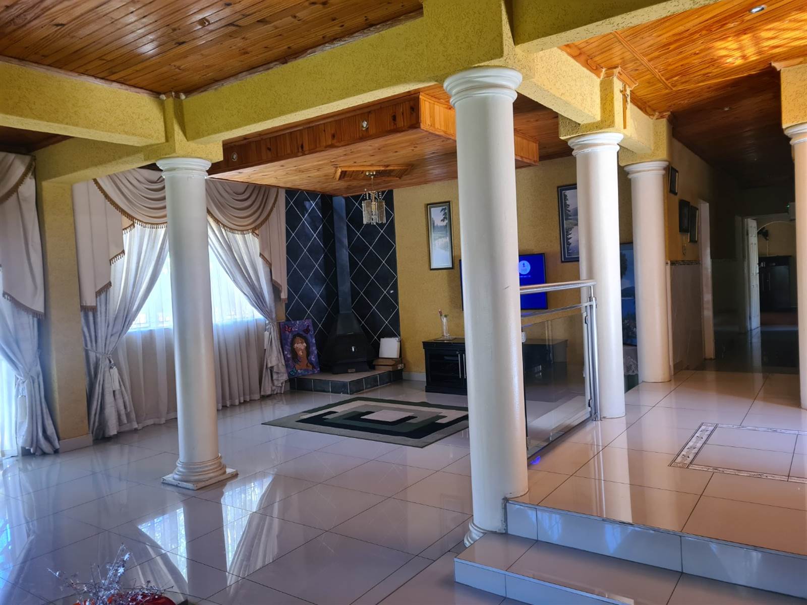 4 Bed House in Meredale photo number 18