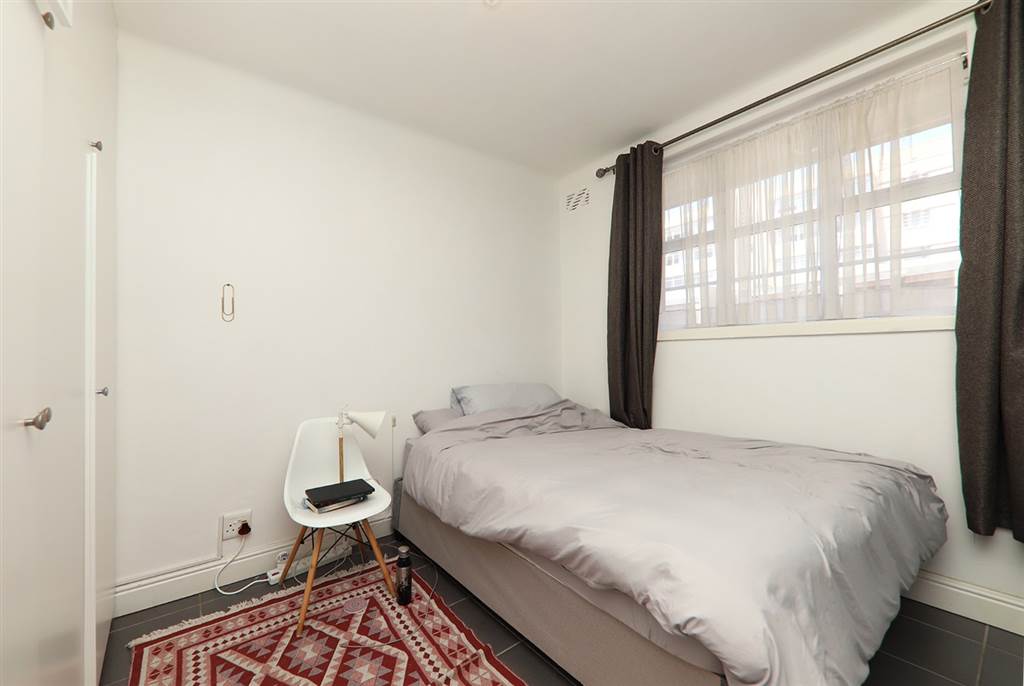 1 Bed Apartment in Zonnebloem photo number 11