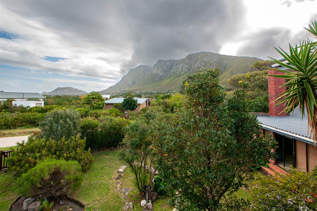 4 Bed House in Bettys Bay photo number 29
