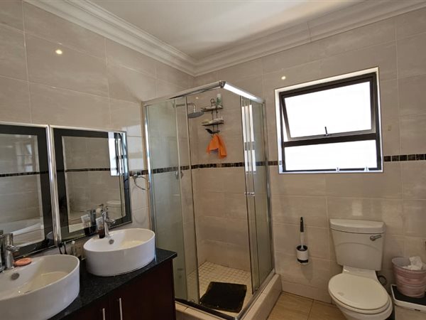 3 Bedroom Townhouse 3 Bedroom Townhouse