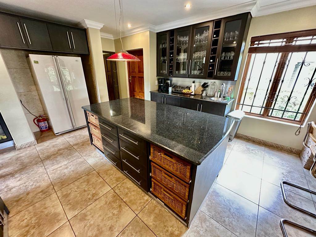 4 Bed House in Waterkloof photo number 8