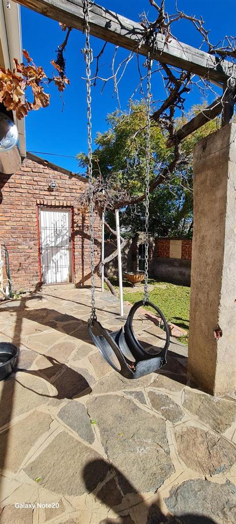 2 Bed House in Colesberg photo number 9