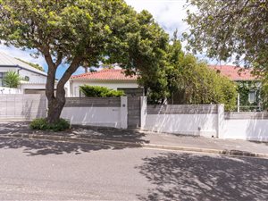 House in University Estate