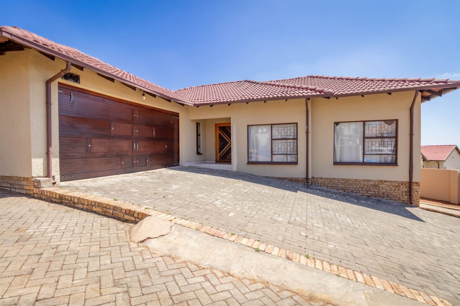 5 Bed House in Tlhabane photo number 2